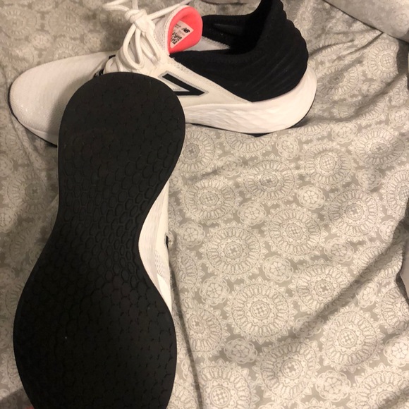 NEED GONE New balance shoes - Picture 2 of 3